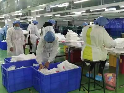 佛山市總工會(huì)慰問(wèn)防護(hù)用品生產(chǎn)一線職工